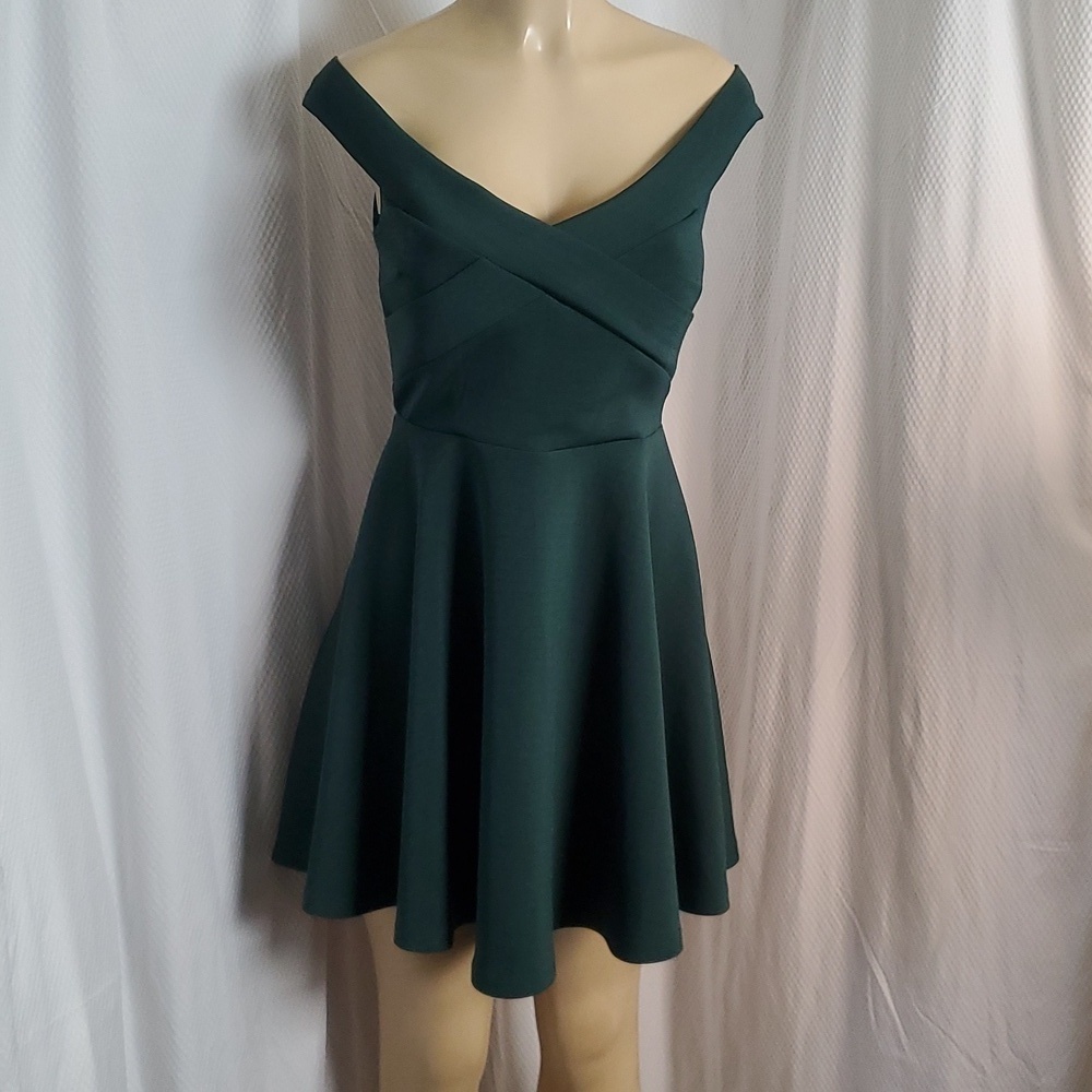 NWT Windsor Off The Shoulder Green Dress Size M